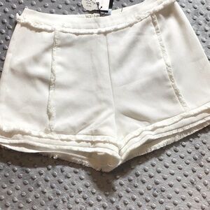 SUGAR t LIPS 👄 Arussa White Frayed Shorts Medium